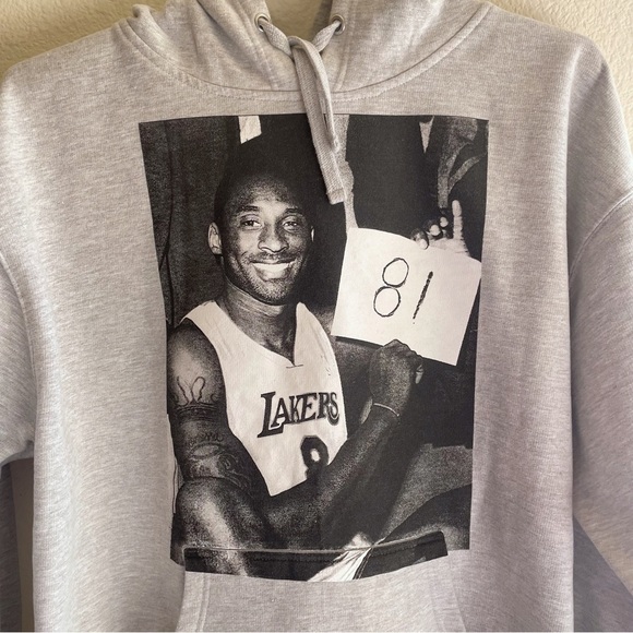 The First Lab | Kobe 81 Points Gray Pullover Hoodie - Picture 3 of 6